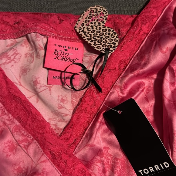 Torrid x Betsey Johnson - Picture 3 of 9